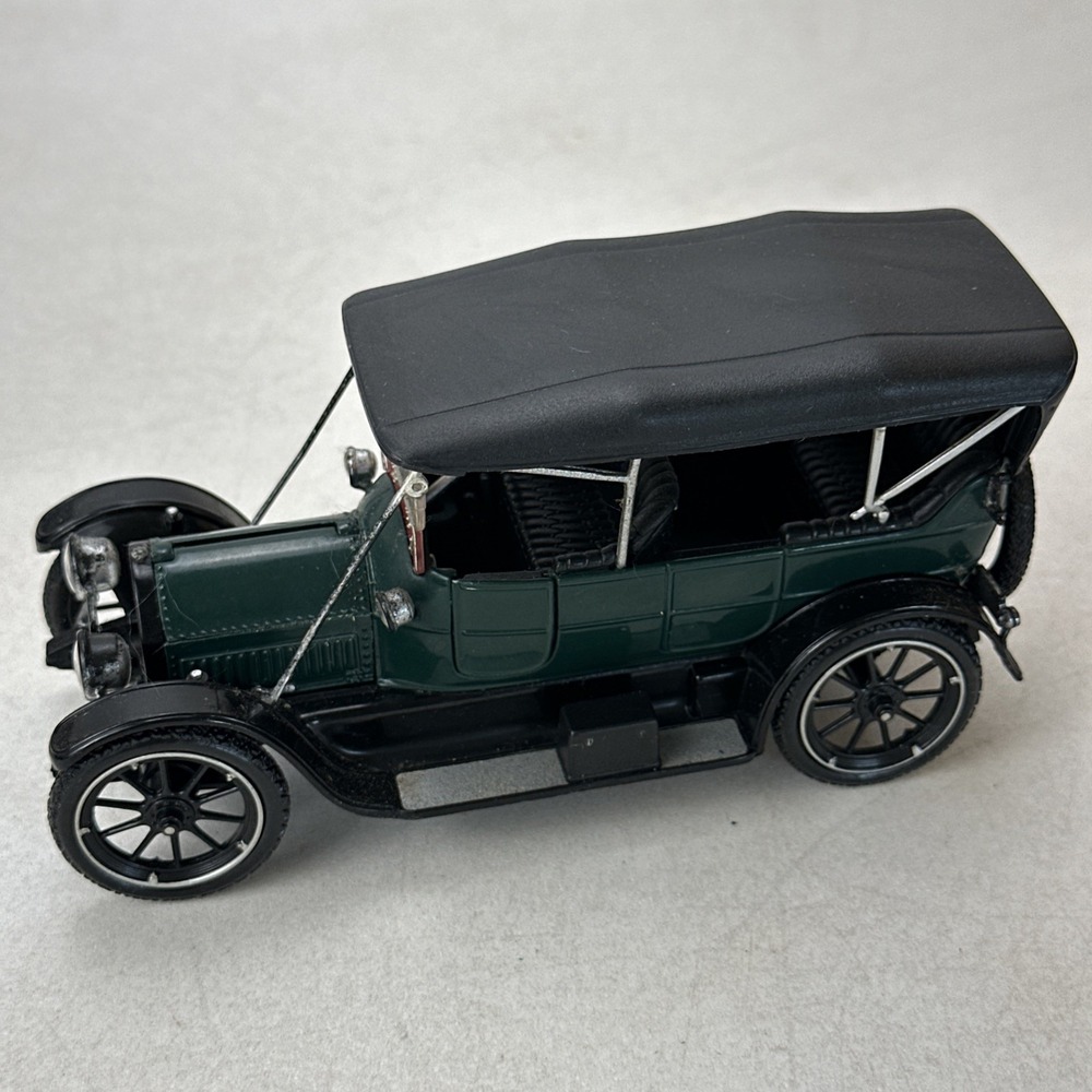 Signature 1913 Cadillac Touring Car 1:32 Green National Motor Museum